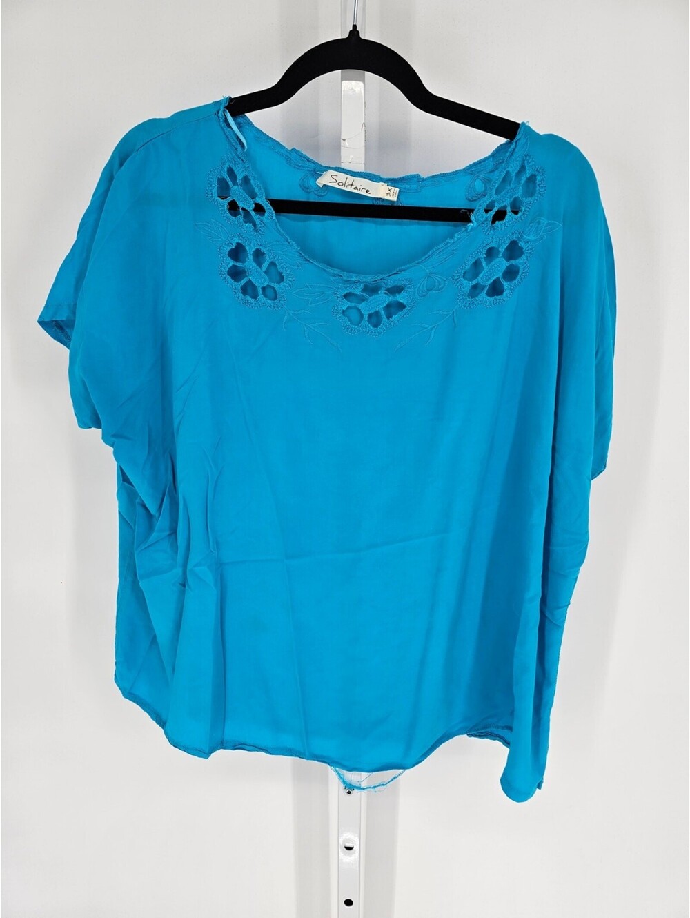 Solitaire Womens Sz 3X Short Sleeve Lightweight Blouse Blue w/ Floral Cutouts